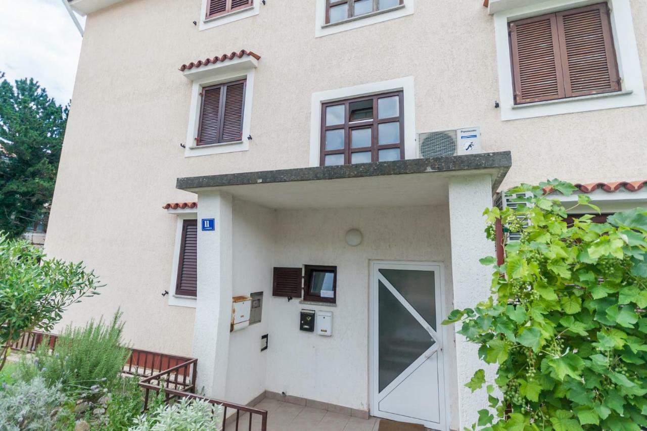 Apartment Glorija With Balcony Baska  Luaran gambar